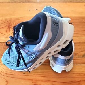 On Cloudstratus 3 Shoes